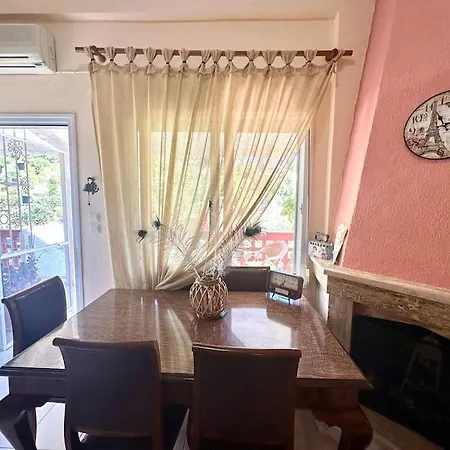Family House In モラ・カリヴァ